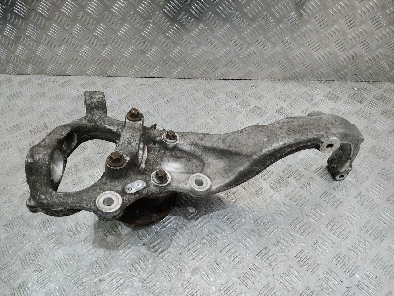 кулак поворотный правый Mercedes-Benz S-Класс W222/C217/A217 2016, 2222001