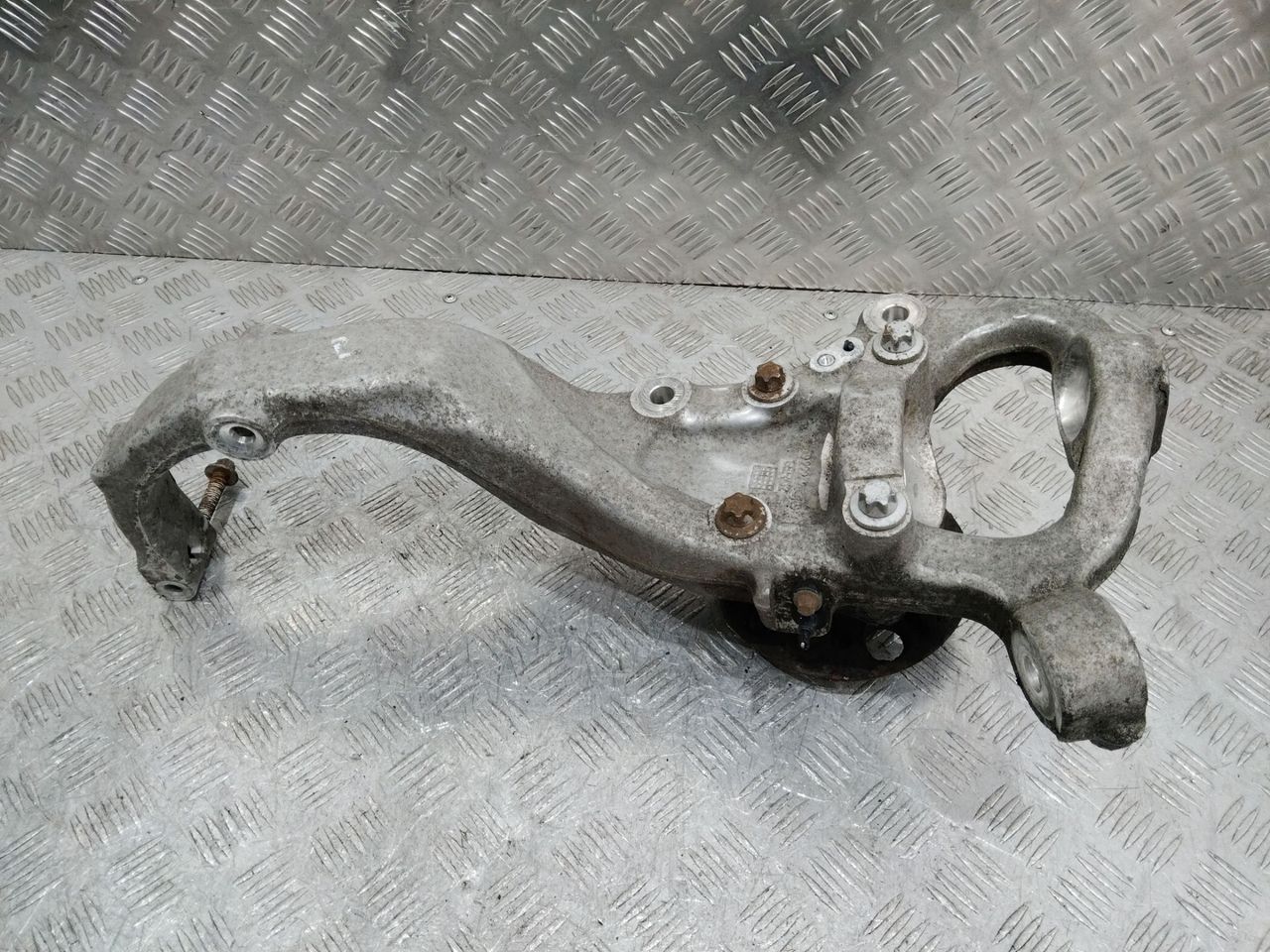 кулак поворотный правый Mercedes-Benz S-Класс W222/C217/A217 2016, 2222001
