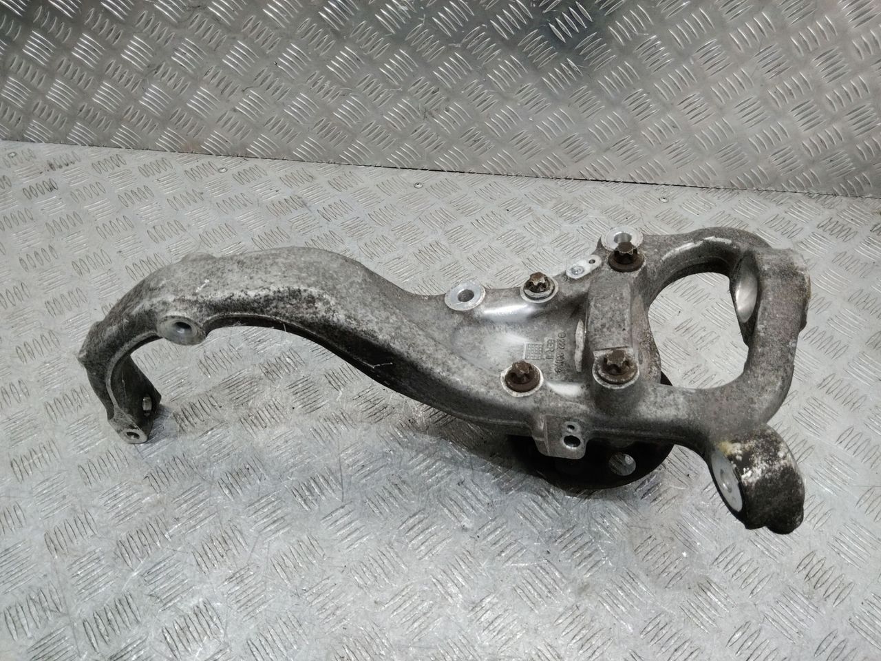кулак поворотный правый Mercedes-Benz S-Класс W222/C217/A217 2016, 2222001