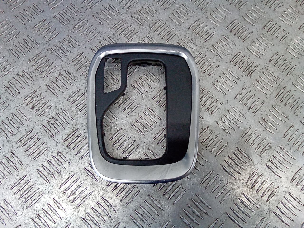 рамка обрамление кулисы Renault Megane 4 поколение 2020, 969130485R