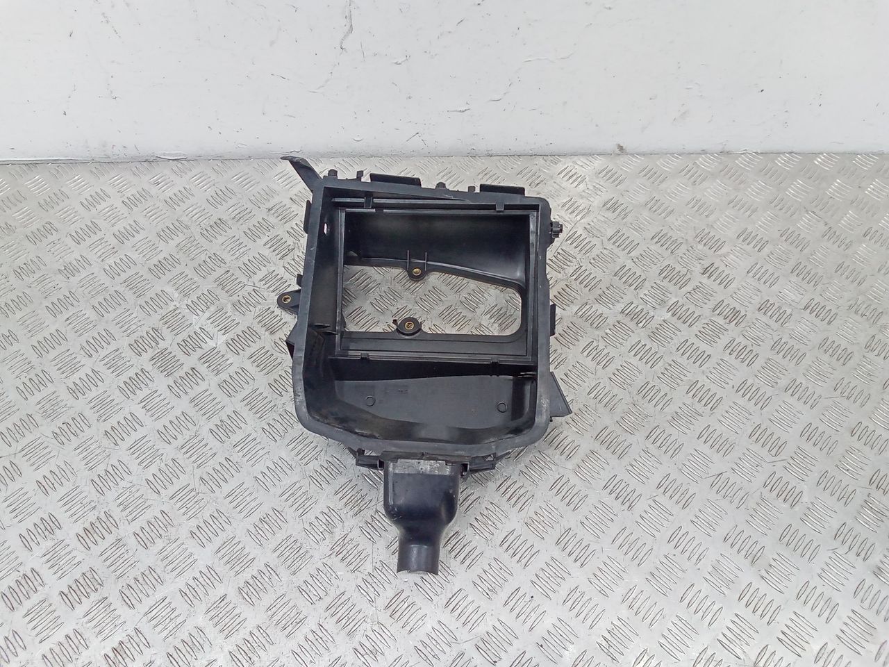 корпус воздушного фильтра Mercedes-Benz GL-Класс X166 2014, A1668300140