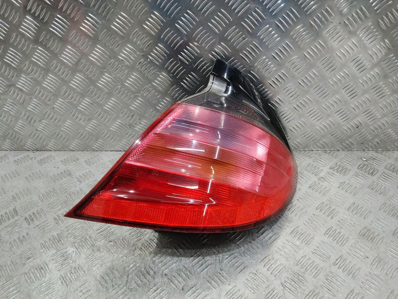 фонарь задний правый Mercedes-Benz C-Класс W203/S203/CL203 2002, купе, A2038200664