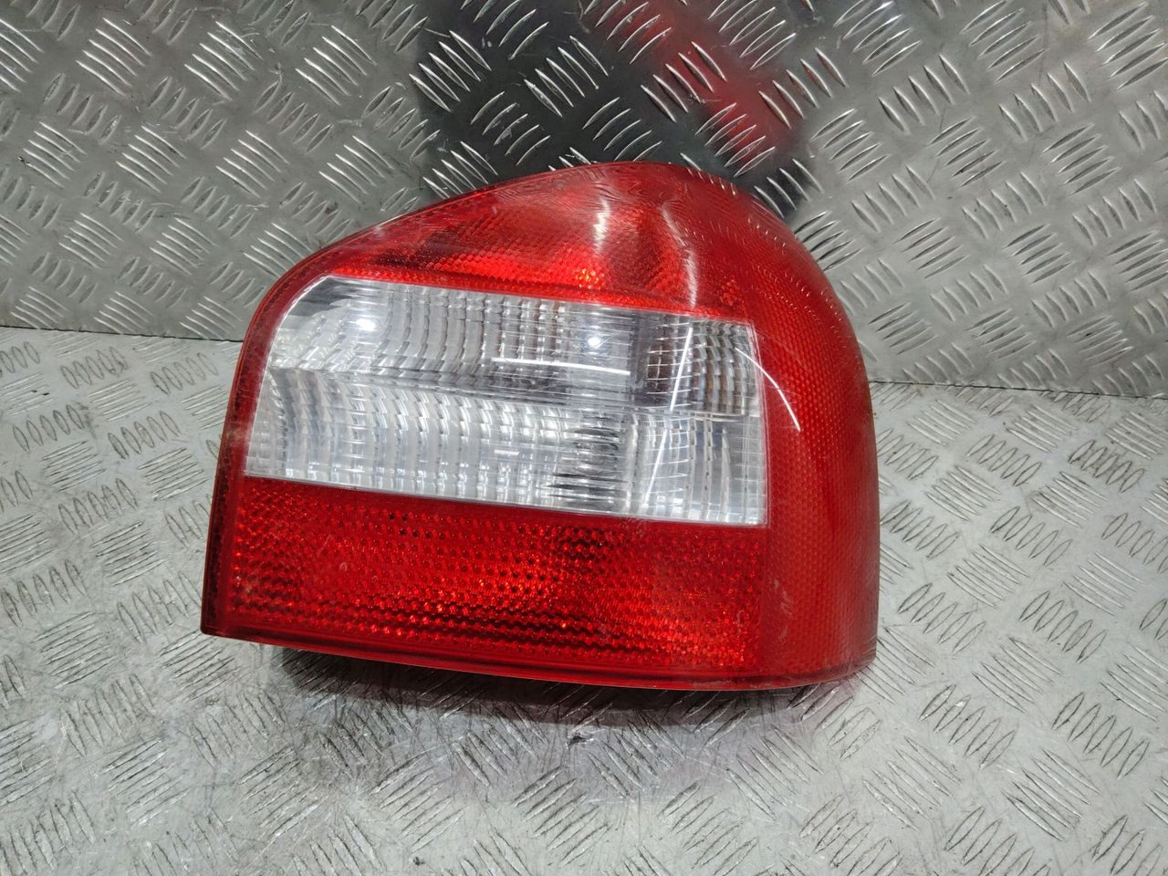 фонарь задний правый Audi A3 8L [рестайлинг] 2003, хетчбэк 5 дв., 8L0945096