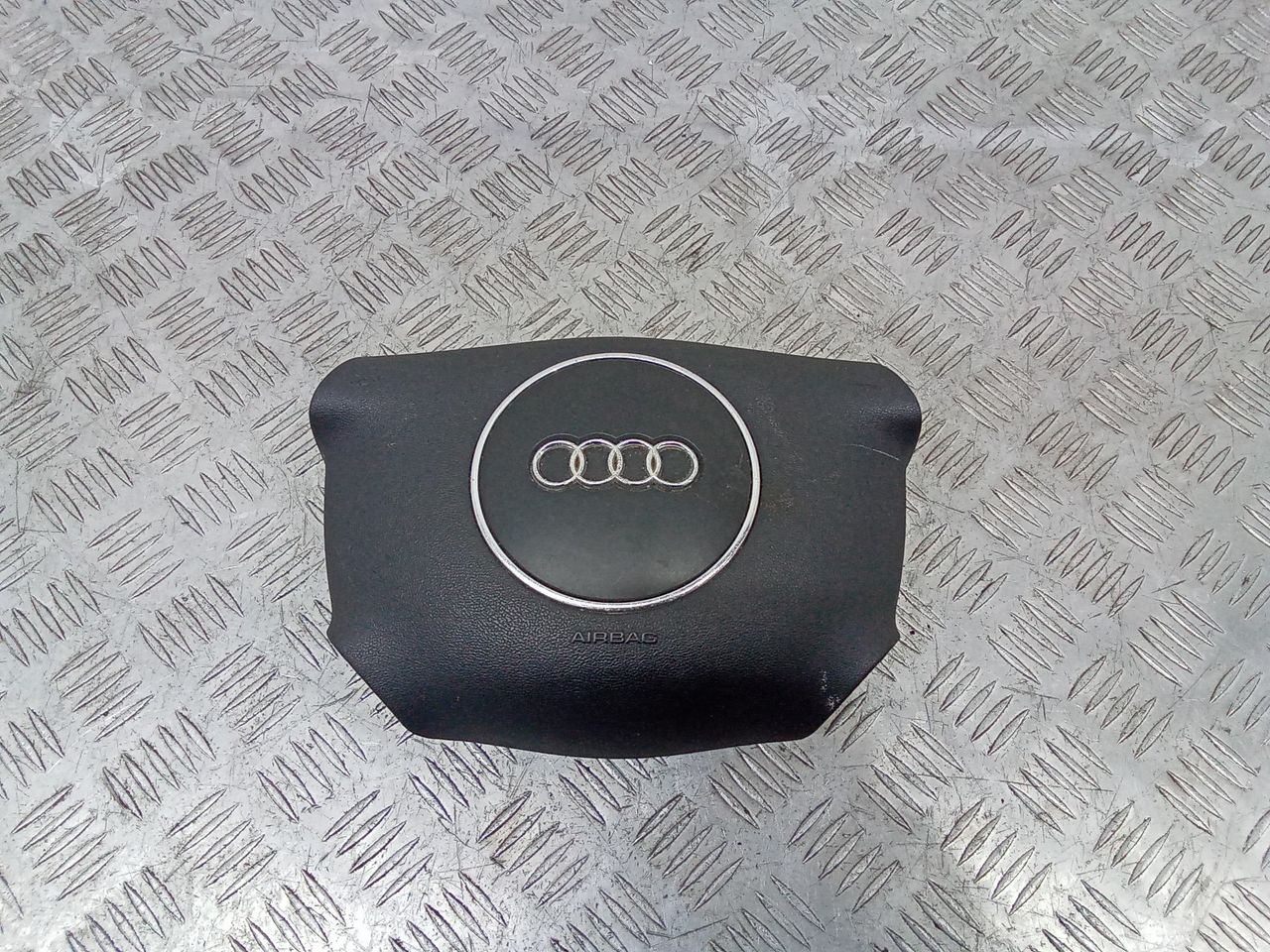 подушка безопасности водителя Audi A6 4B/C5 2000, 8E0880201