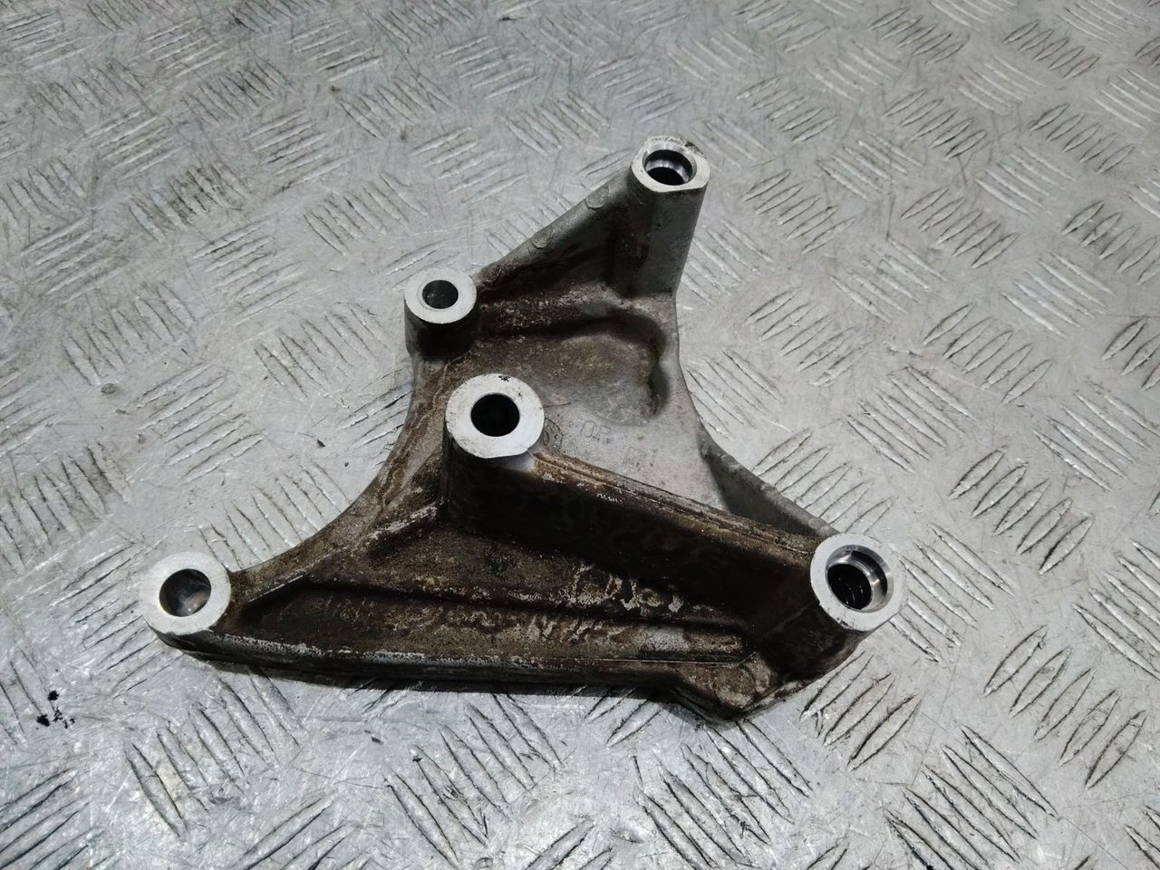 кронштейн двигателя Peugeot 406 1 поколение [рестайлинг] 1999, 3.0 л., бензин, 30026280