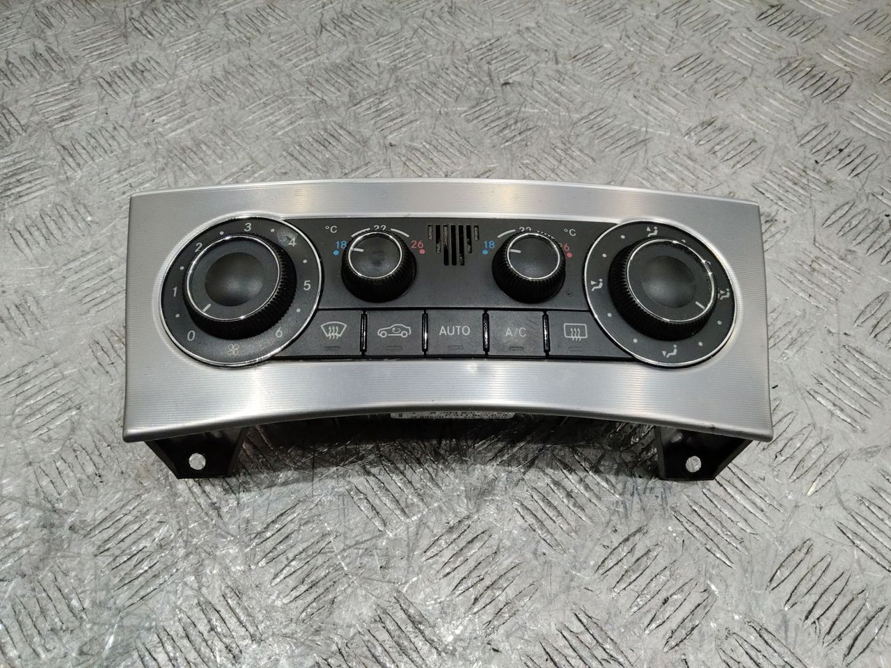 блок управления печки / климат-контроля Mercedes-Benz CLK-Класс C209/A209 [рестайлинг] 2008, A2038304085