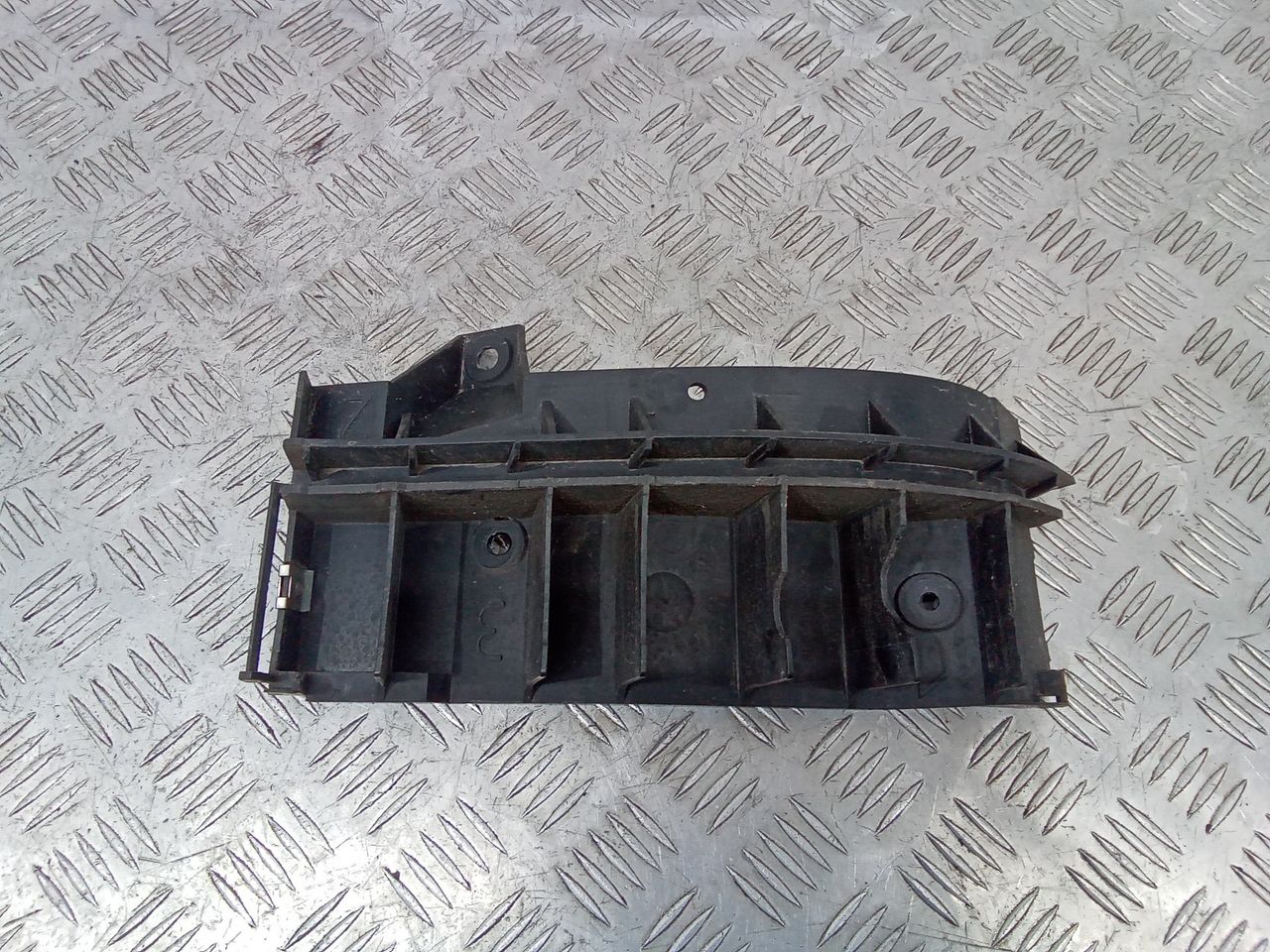 Крепление бампера заднего Audi A3 8L [рестайлинг] 2000, 8L0807377E