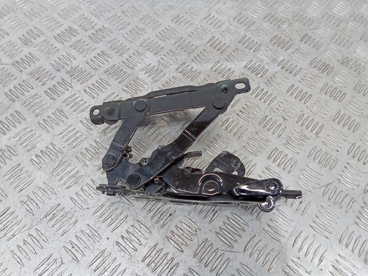 петля капота правая Mercedes-Benz S-Класс W222/C217/A217 2015, A2228800228