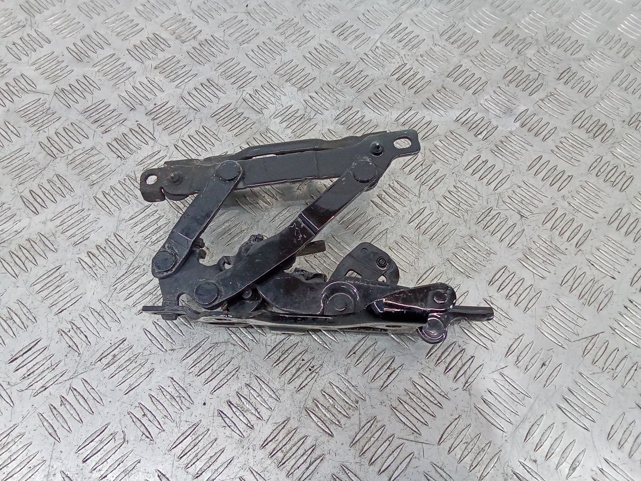 петля капота правая Mercedes-Benz S-Класс W222/C217/A217 2014, A2228800228