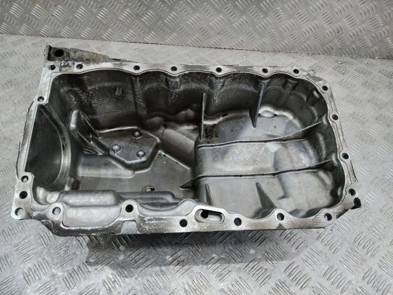 масляный поддон BMW 1 серия F20/F21 2013, 1.6 л., дизель, МКПП, 13992010, 139920