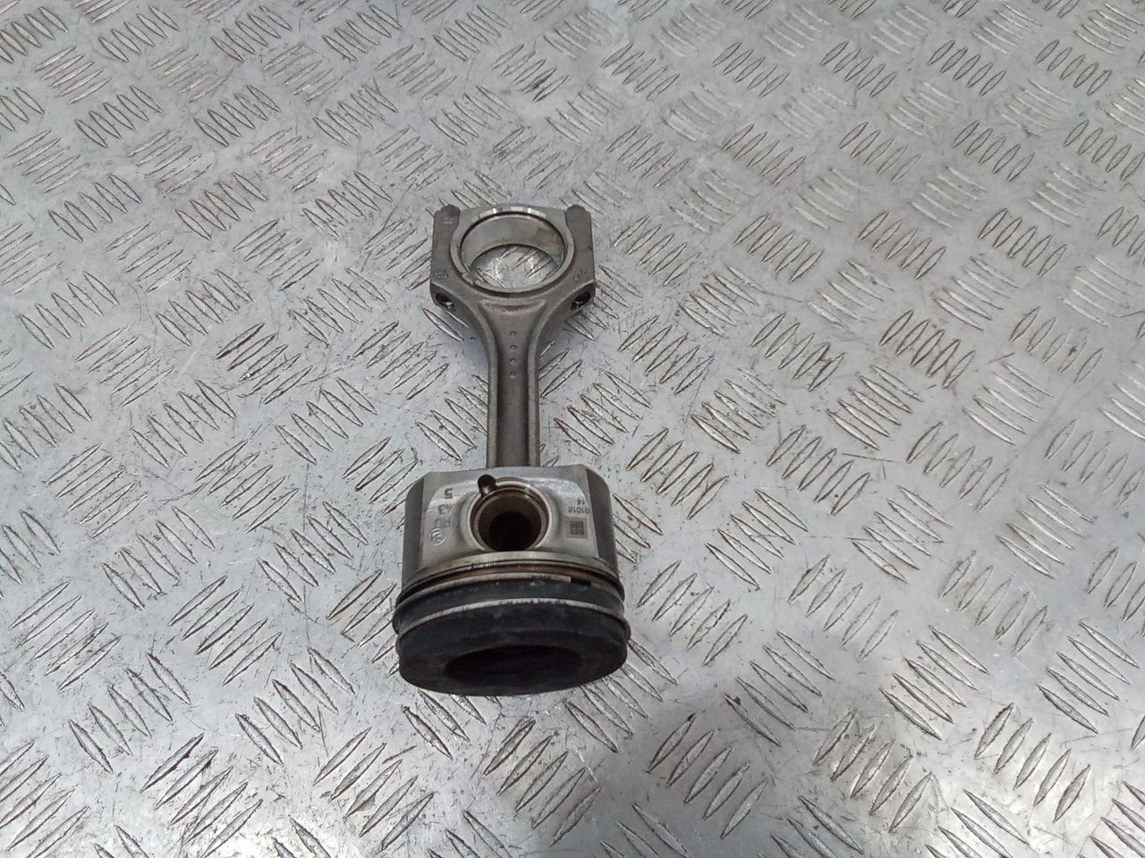 поршень BMW 1 серия F20/F21 2013, 1.6 л., дизель, МКПП, 8514671