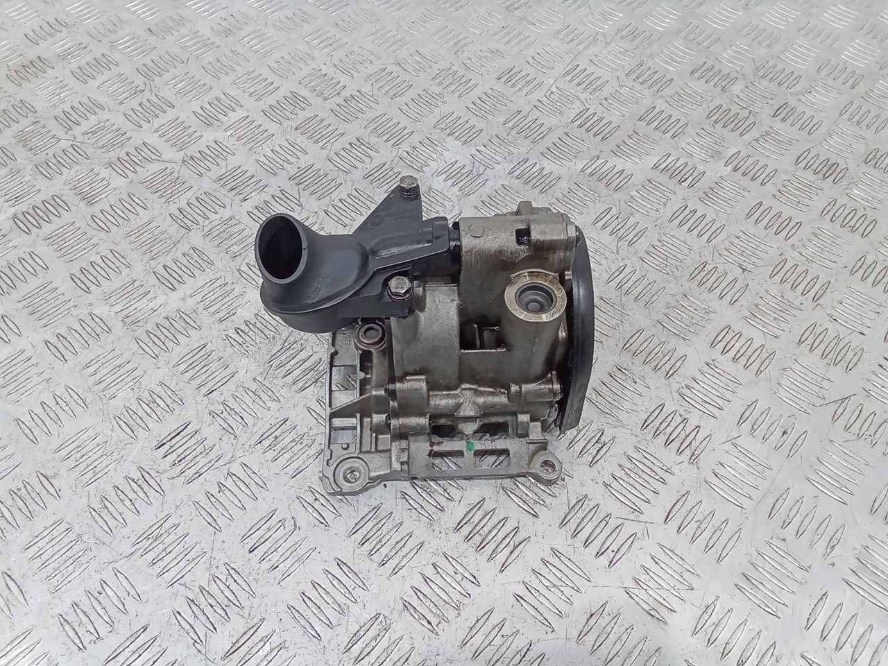 насос масляный BMW 1 серия F20/F21 2013, 1.6 л., дизель, МКПП, 7823007