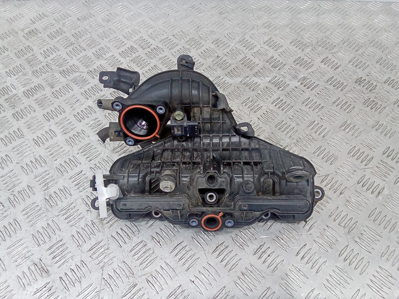 коллектор впускной Toyota Yaris 3 поколение XP130 2012, 1.5 л., бензин, 1712021060