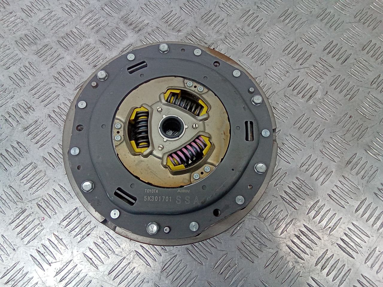 комплект сцепления Toyota Yaris 3 поколение XP130 2012, 1.5 л., бензин, 5K301701