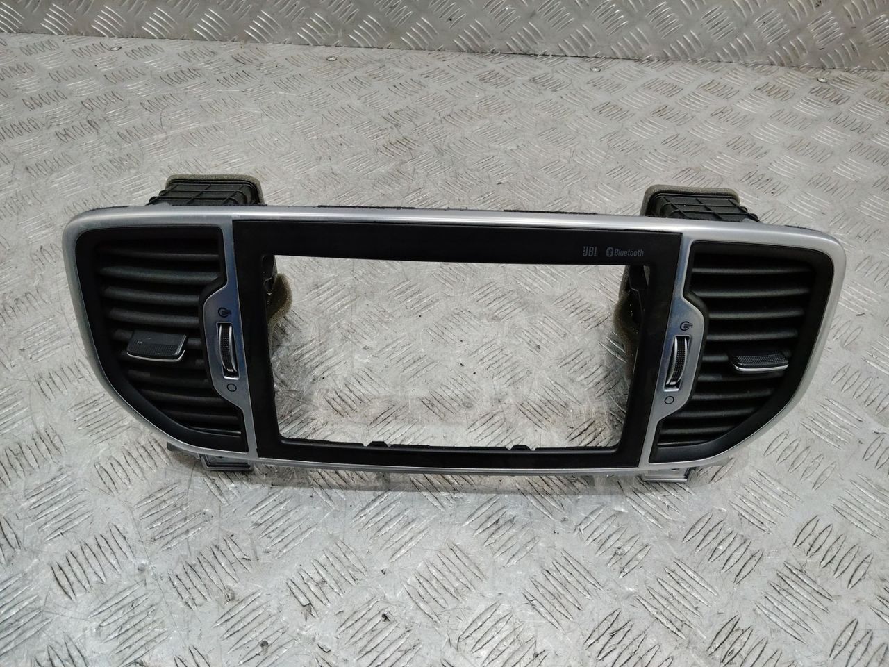 дефлектор обдува салона Kia Sportage 4 поколение 2016, 84740F14200