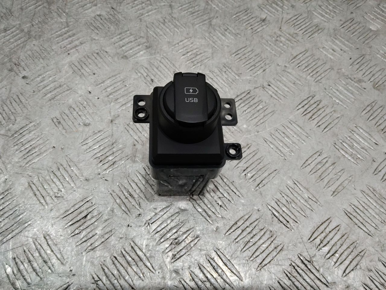 разъем AUX / USB Kia Sportage 4 поколение 2016, 96125C5010