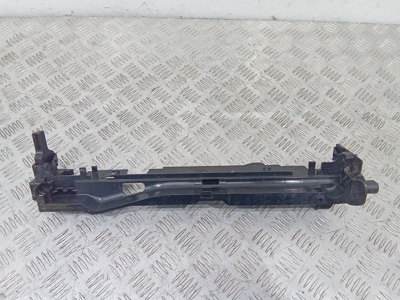 кронштейн радиатора Mercedes-Benz C-Класс W205/S205/C205 2014, седан, A0995042118