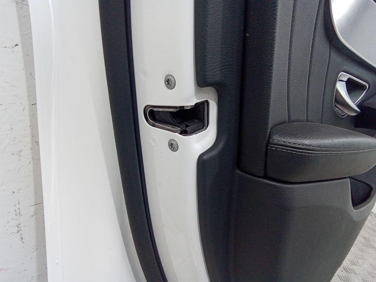 замок двери передней левой Mercedes-Benz C-Класс W205/S205/C205 2014, седан, A0997202100