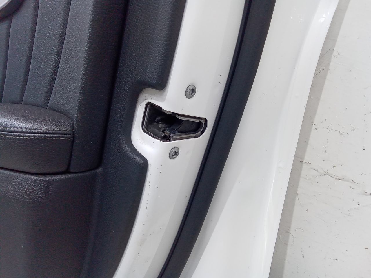 замок двери передней правой Mercedes-Benz C-Класс W205/S205/C205 2014, седан, A0997202000