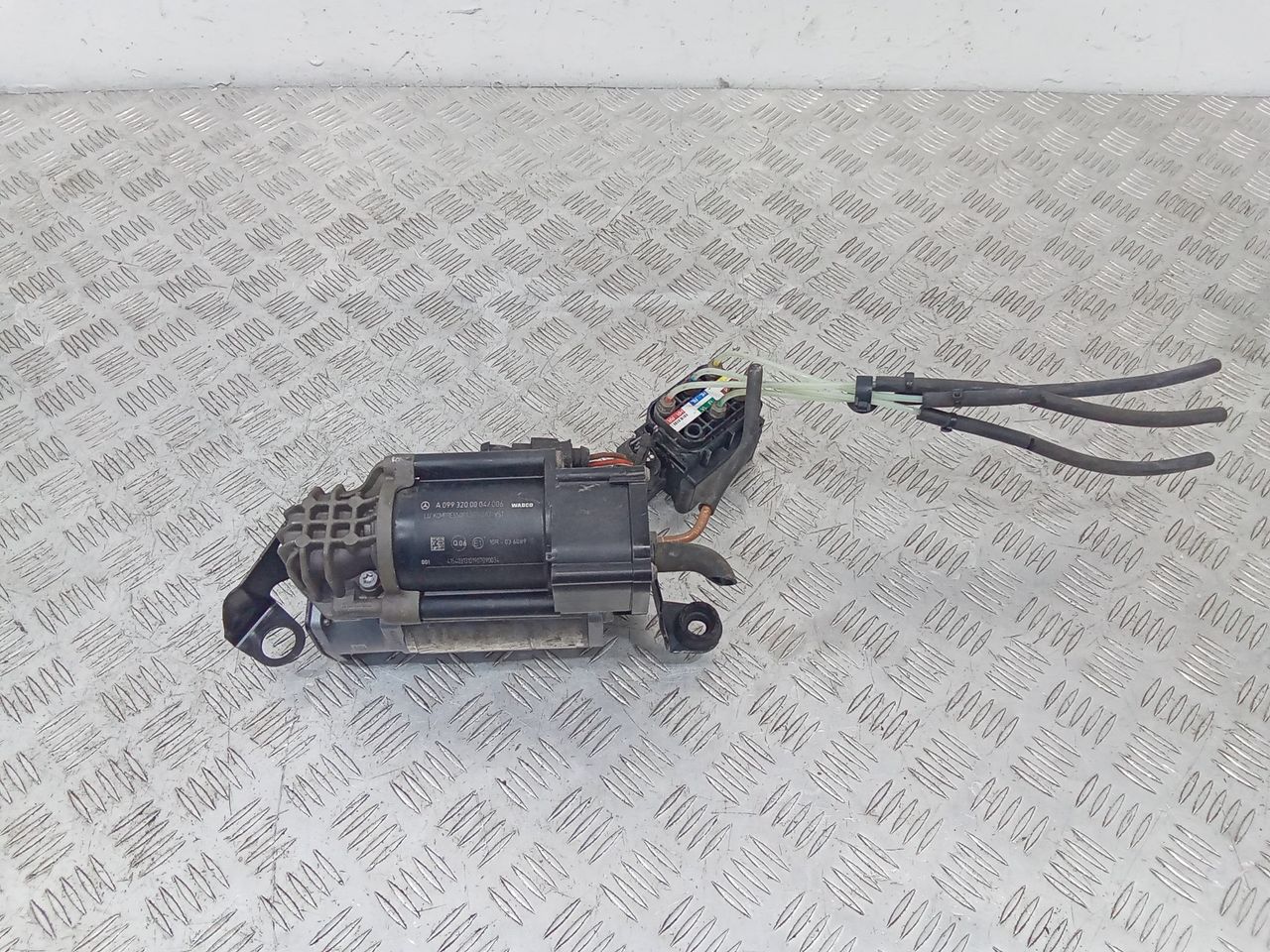 компрессор пневмоподвески Mercedes-Benz C-Класс W205/S205/C205 2016, A0993200004