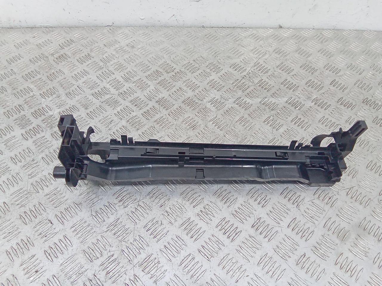 кронштейн радиатора Mercedes-Benz C-Класс W205/S205/C205 2016, A0995042218