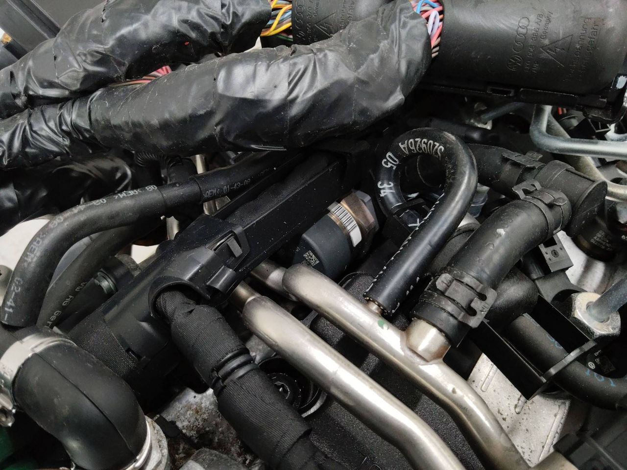 pегулятор давления топлива Audi A4 B8/8K 2008, 2.0 л., дизель, 057130764