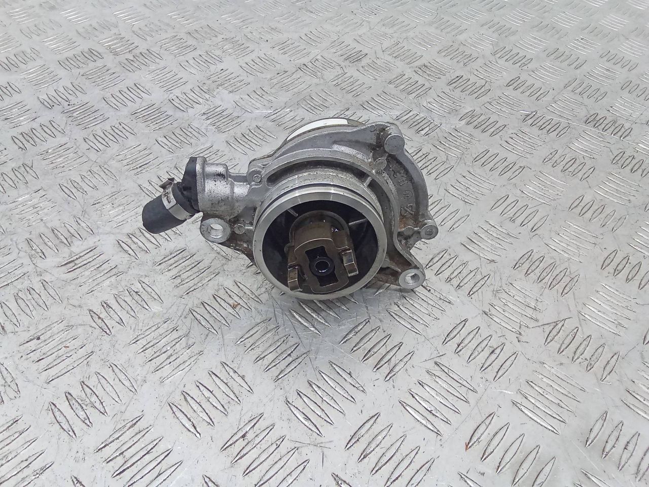насос вакуумный BMW 3 серия E90/E91/E92/E93 2006, 2.0 л., дизель