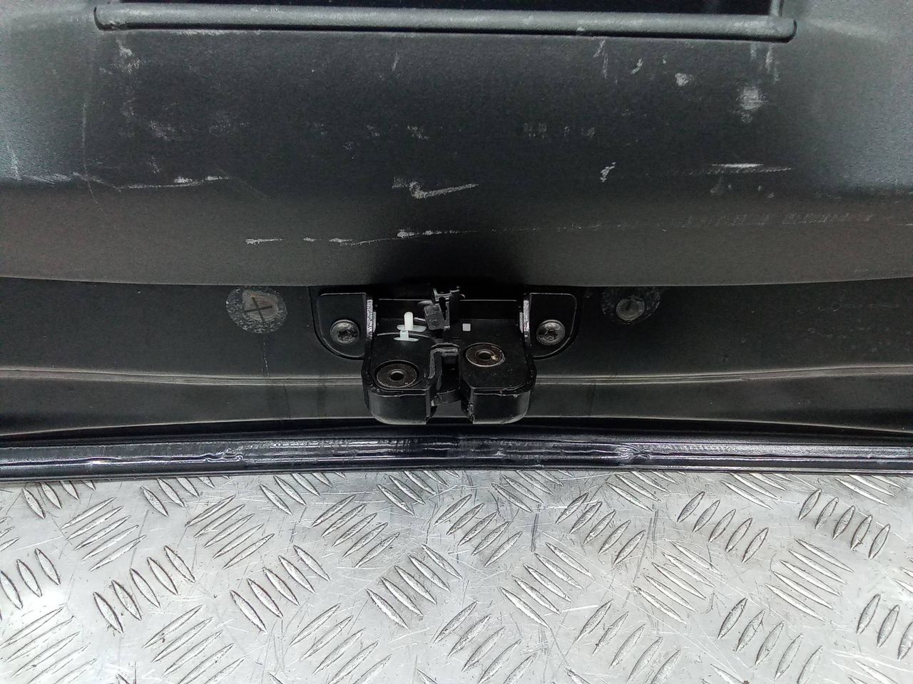 замок багажника Dacia Duster 1 поколение 2011