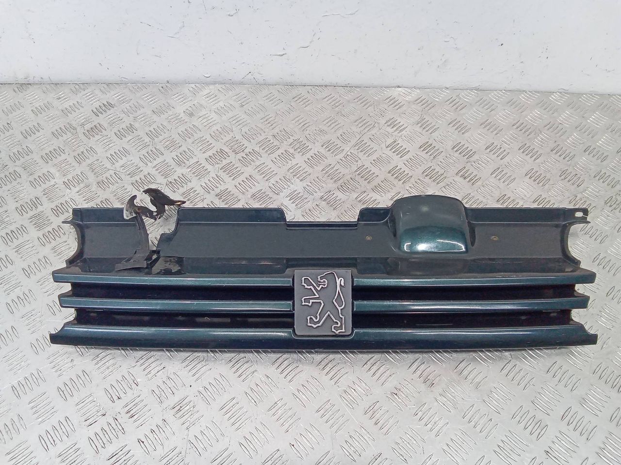 решетка радиатора Peugeot 405 1 поколение 1993, 9255588877