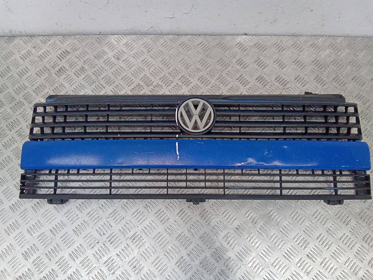 решетка радиатора Volkswagen Transporter T4 1992, 701853653