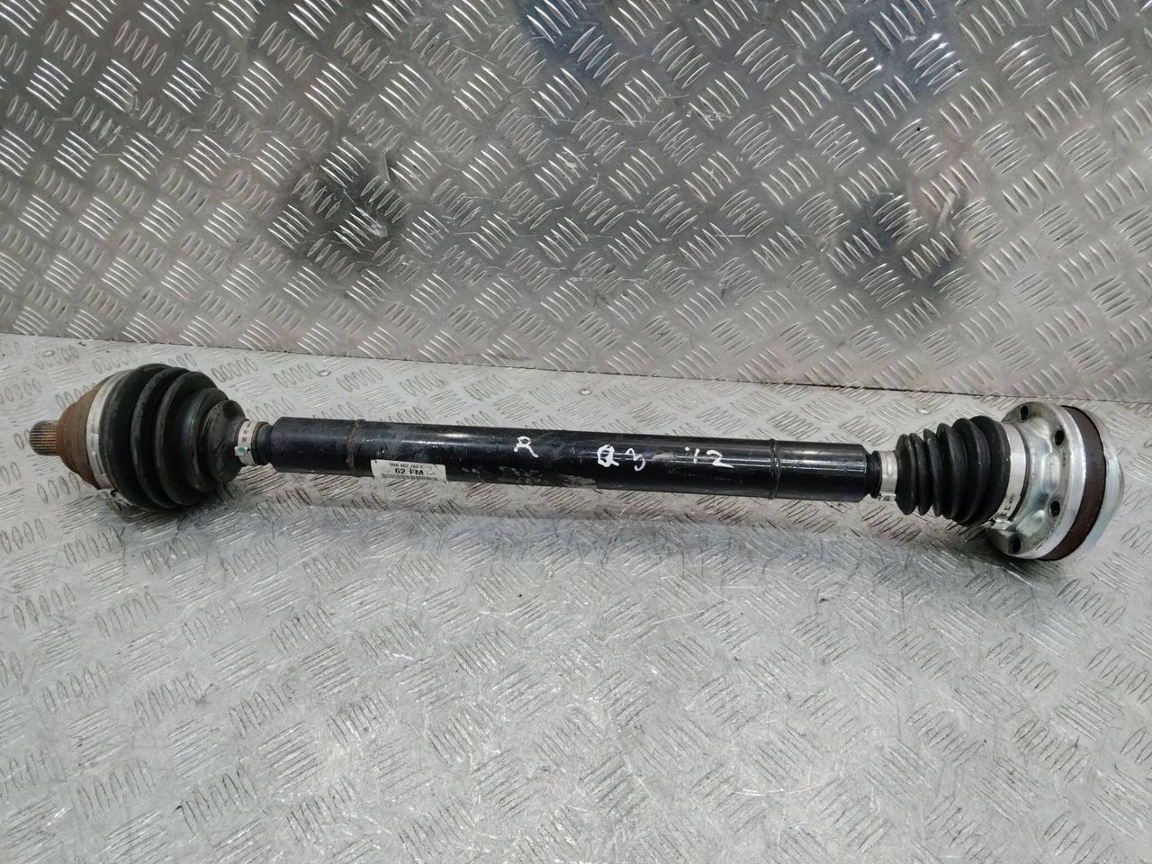 полуось передняя правая (приводной вал, ШРУС) Audi Q3 8U 2012, 2.0 л., дизель, 5N0407762F