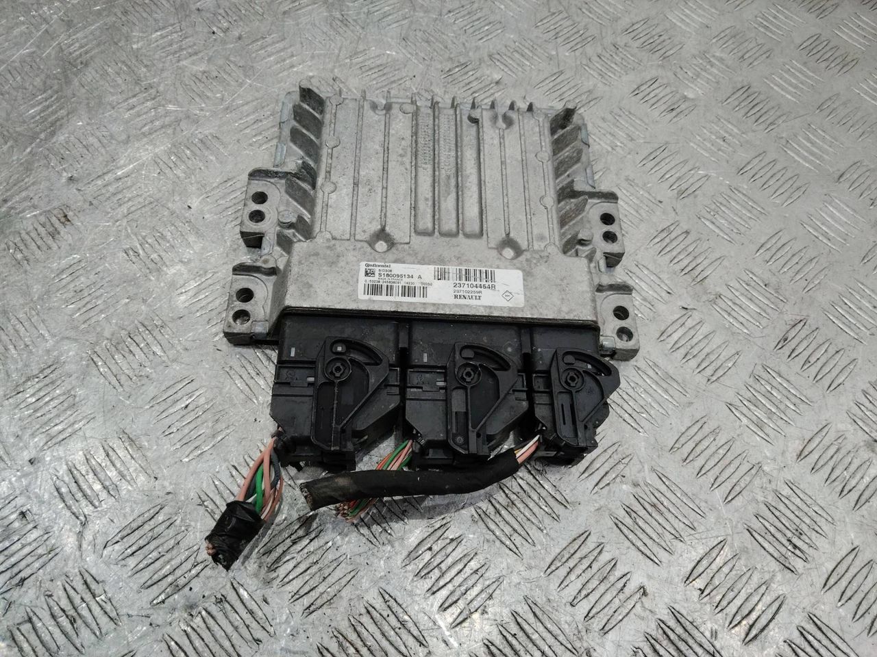 блок управления двигателем Renault Duster 1 поколение 2014, 1.5 л., дизель, 237104454R
