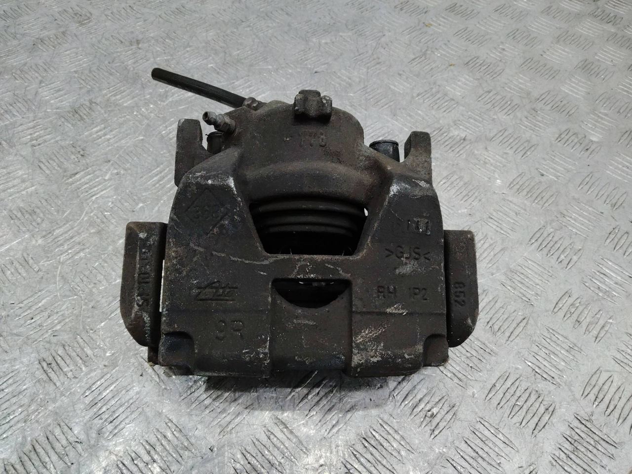 суппорт передний правый Renault Scenic 3 поколение 2011, 1.5 л., дизель
