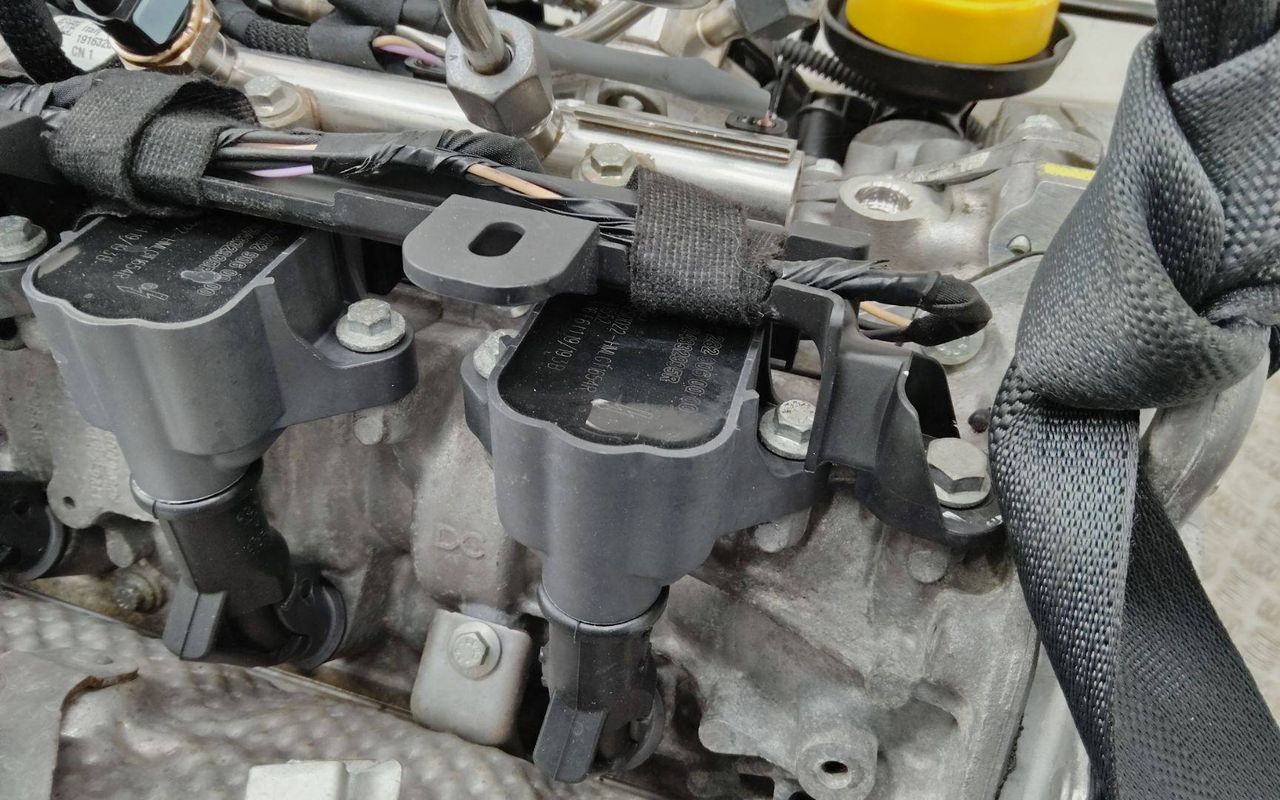 катушка зажигания Renault Kadjar 1 поколение [рестайлинг] 2019, 1.3 л., бензин, 224332935R