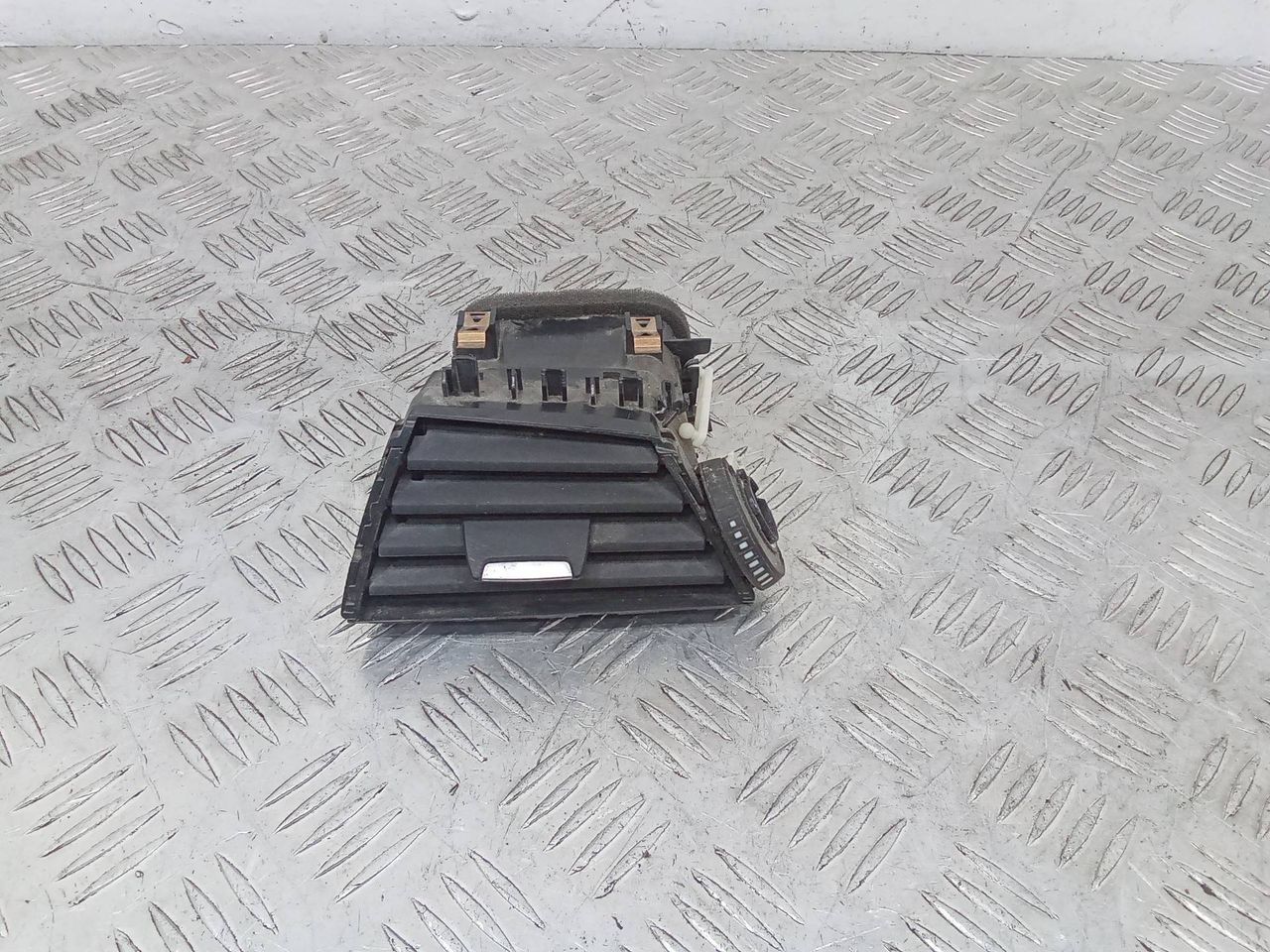 дефлектор обдува салона BMW 2 серия F22/F23 2017, купе, 2636103