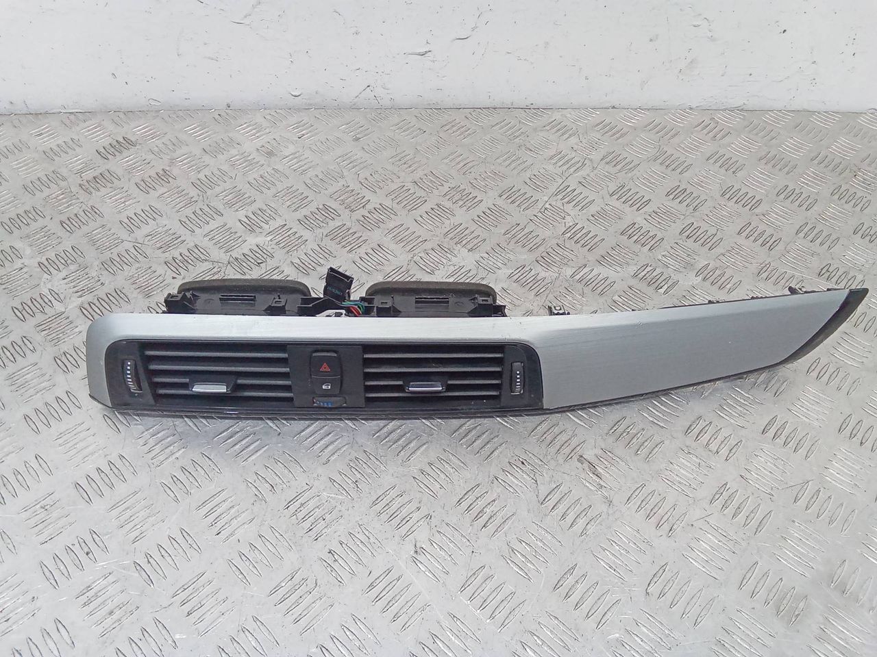 дефлектор обдува салона BMW 2 серия F22/F23 2017, купе, 9347436