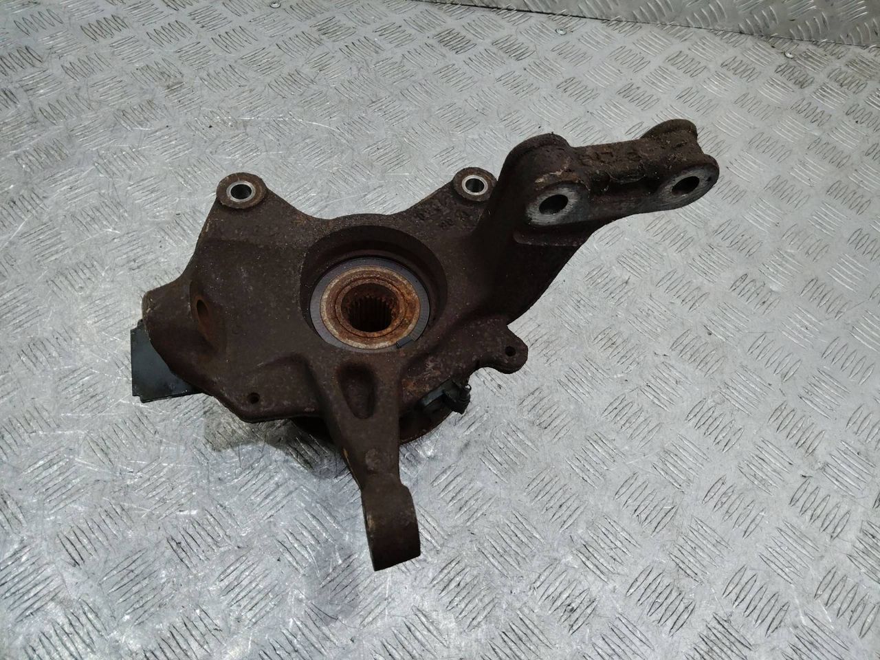 кулак поворотный правый Renault Megane 3 поколение 2011, 1.5 л., дизель
