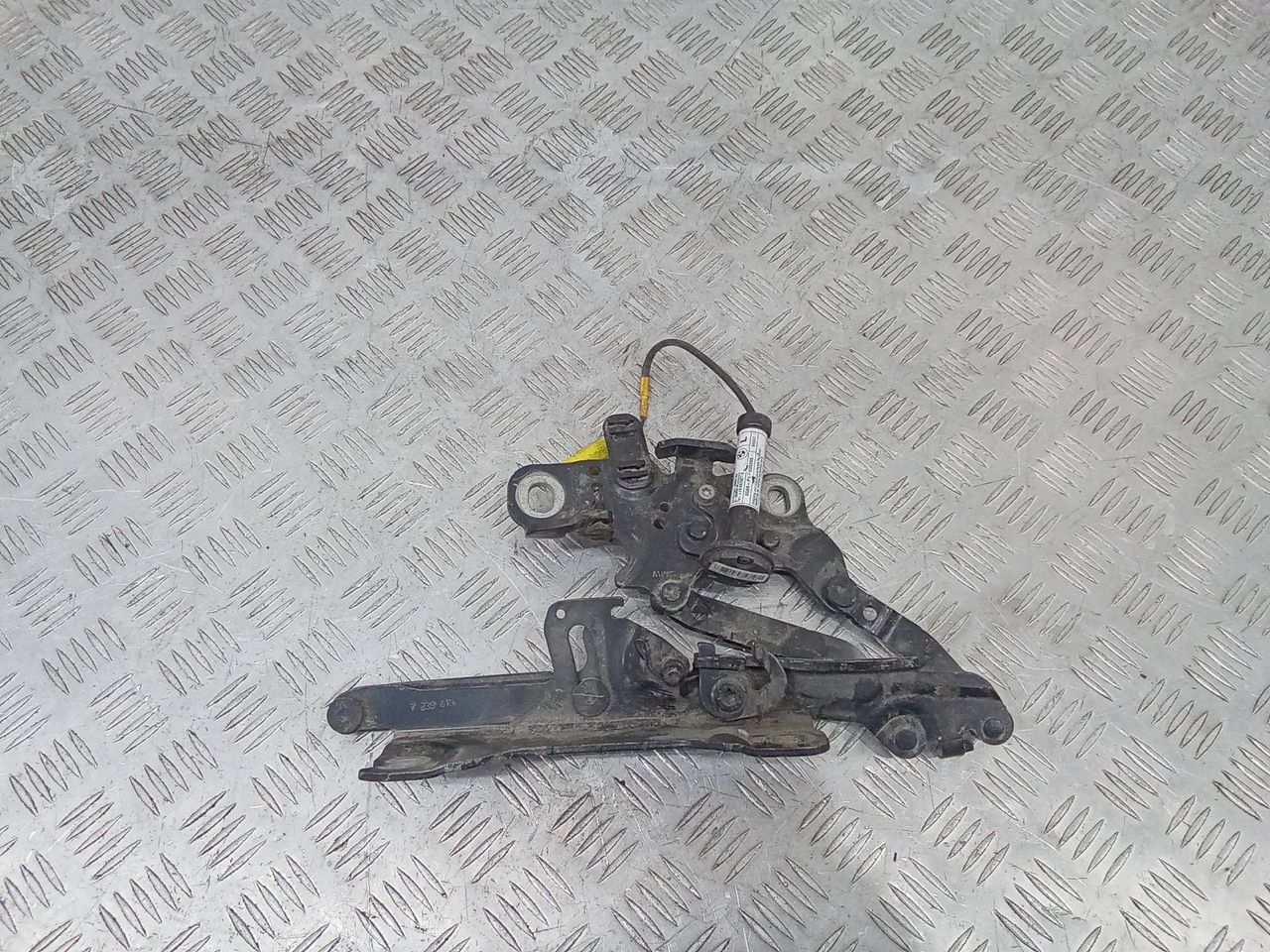 петля капота левая BMW 2 серия F22/F23 2017, купе, 7239415