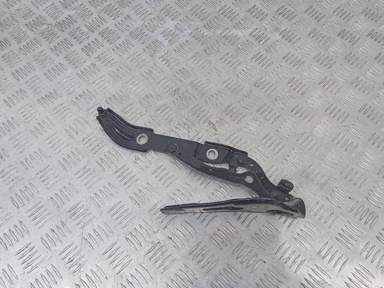 петля крышки багажника BMW 2 серия F22/F23 2017, купе, 7304558