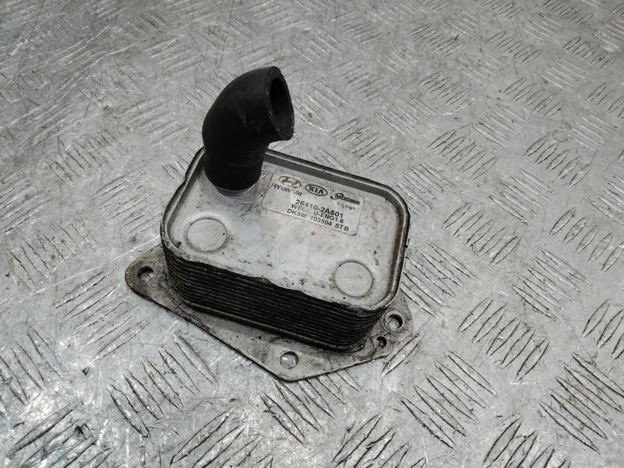 теплообменник масляного фильтра Kia Rio 2 поколение 2009, 1.5 л., дизель, МКПП, 264102A501