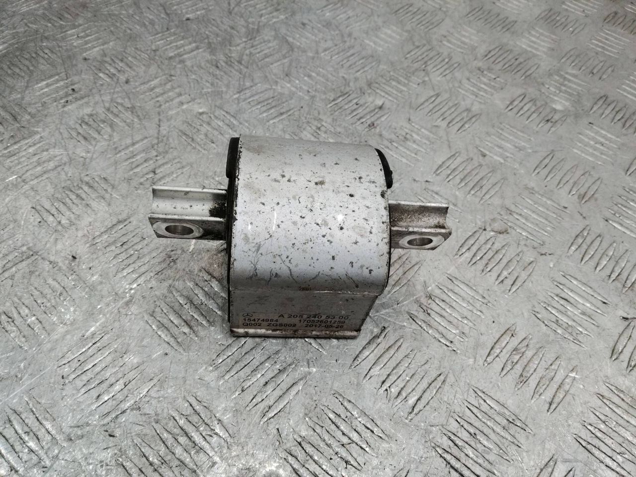 подушка крепления КПП Mercedes-Benz C-Класс W205/S205/C205 2017, 2.2 л., дизель, A2052405300