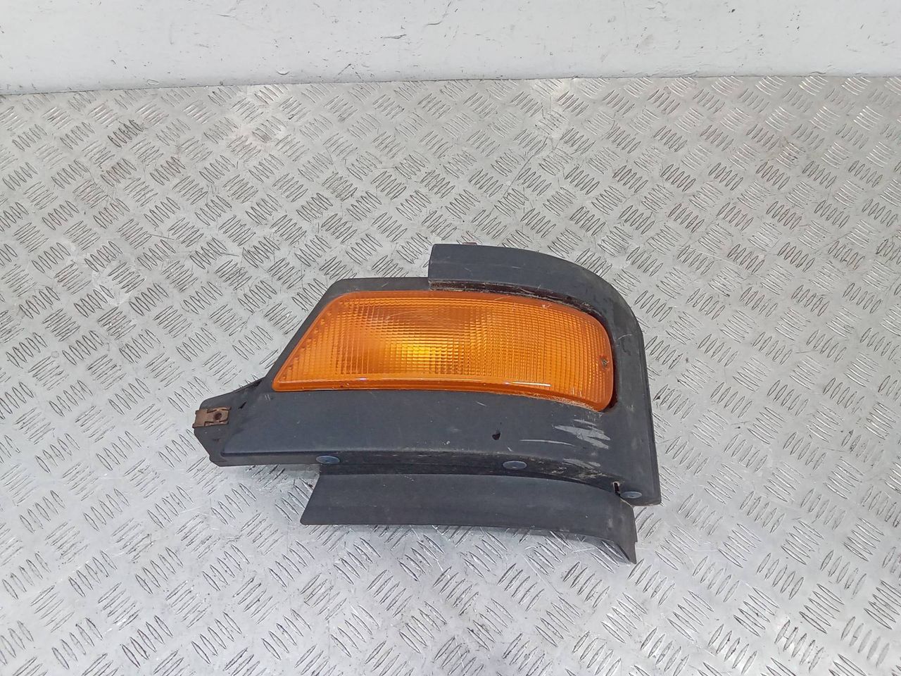 поворотник левый Mercedes-Benz Atego 1 поколение 2007, A9738840623
