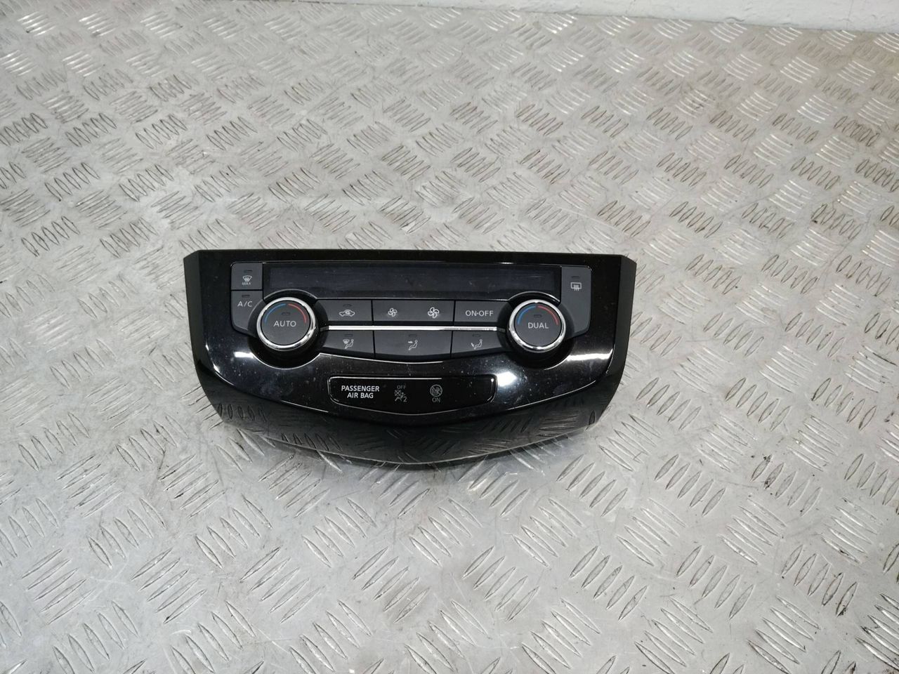 блок управления печки / климат-контроля Nissan X-Trail T32 2016, X887035P