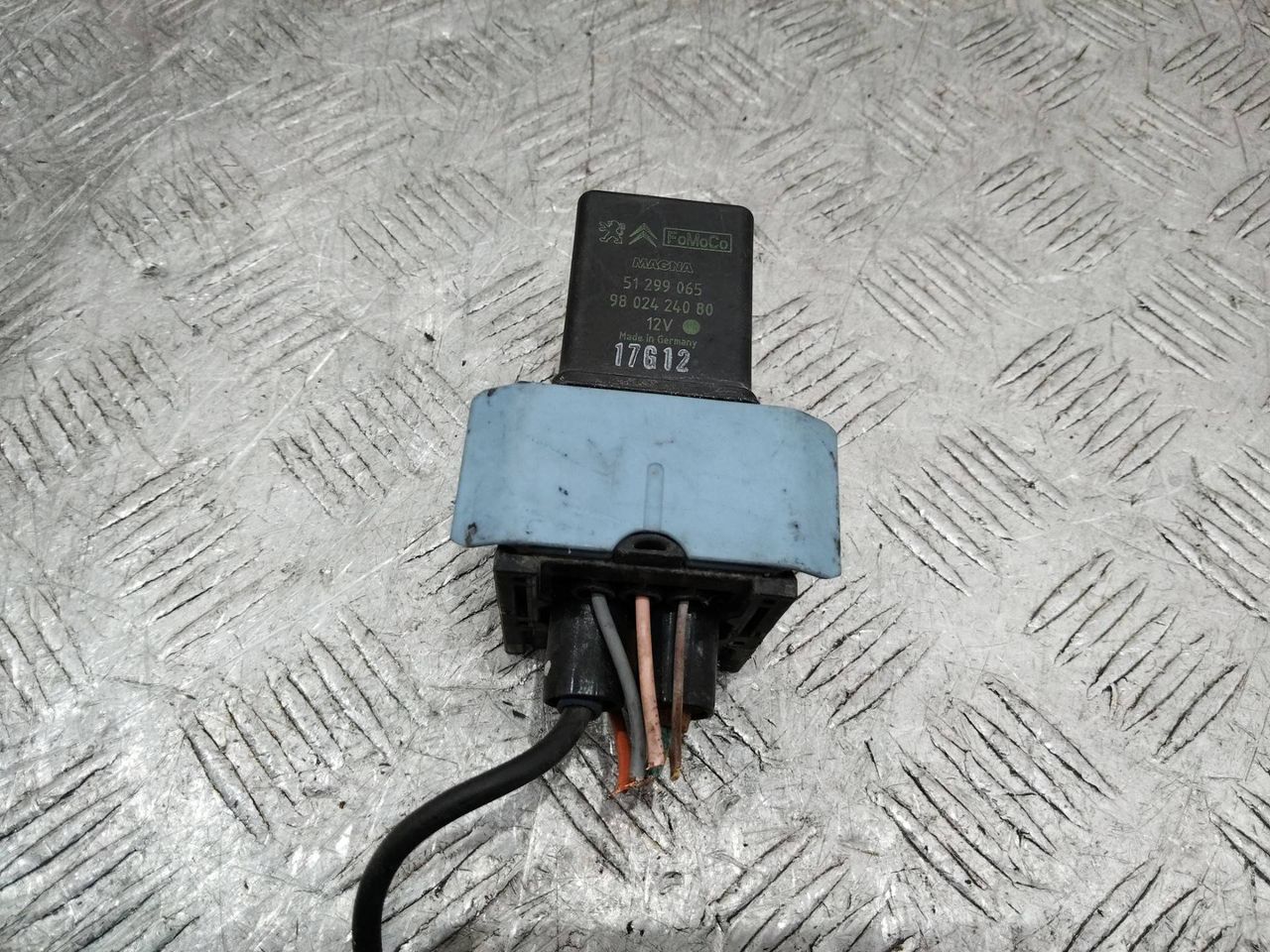 реле накала свечей Citroen C5 2 поколение 2012, 1.6 л., дизель, 9802424080