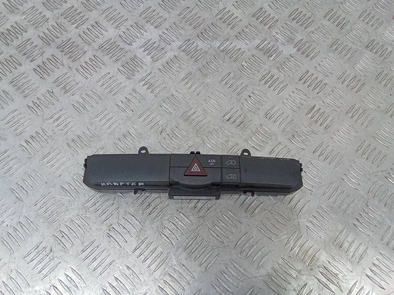 кнопка аварийной сигнализации Volkswagen Crafter 1 поколение [рестайлинг] 2014, A9068701810