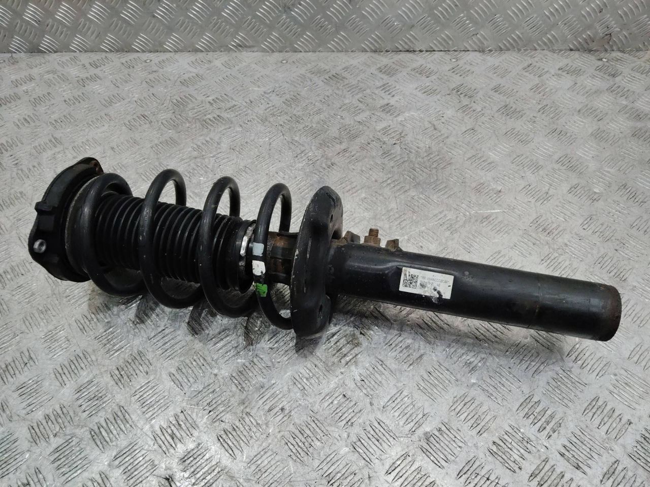 стойка передняя правая Audi Q3 8U 2012, 5N0413031