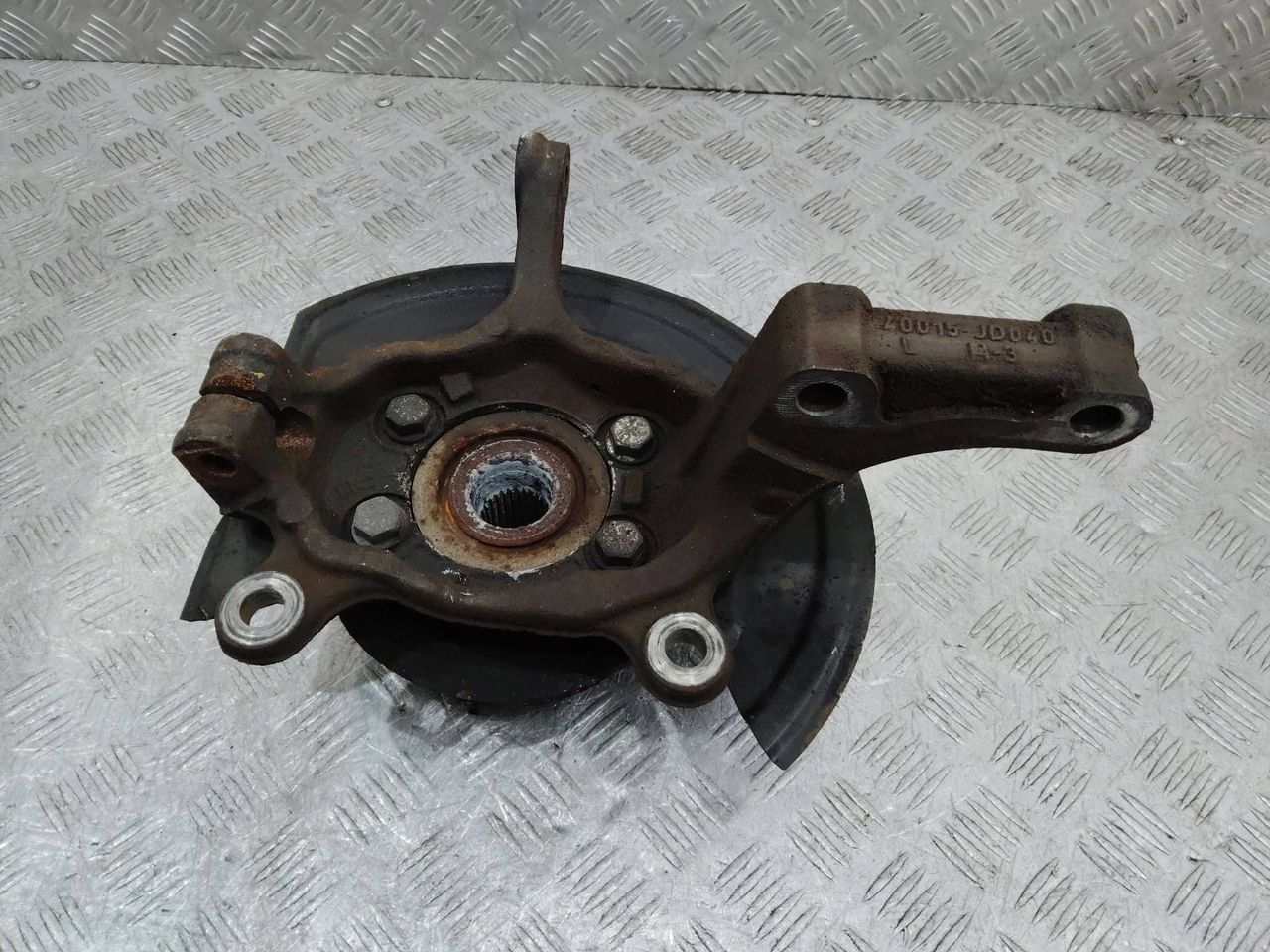 кулак поворотный левый Nissan Qashqai J10 [рестайлинг] 2013, 1.5 л., дизель, 40015JD040
