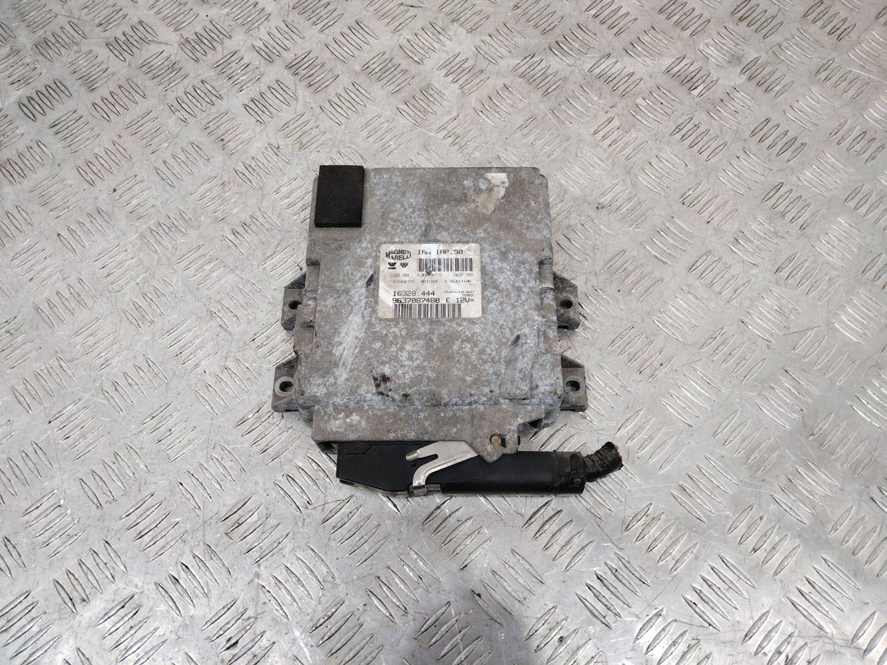 блок управления двигателем Peugeot 206 1 поколение 1999, 1.4 л., бензин, 9637087480