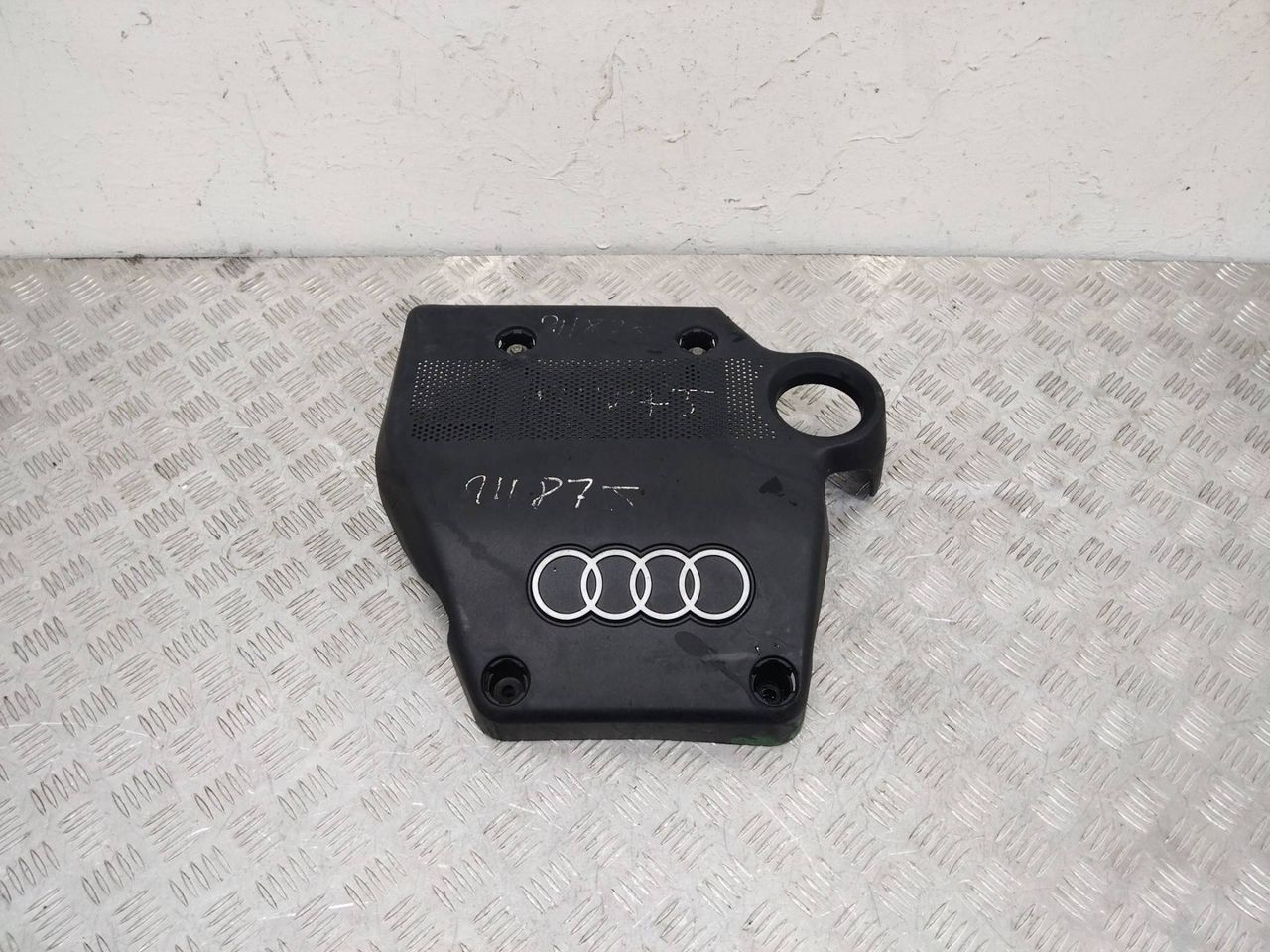декоративная крышка двигателя Audi A3 8L 1998, 1.6 л., бензин, 06A103925N