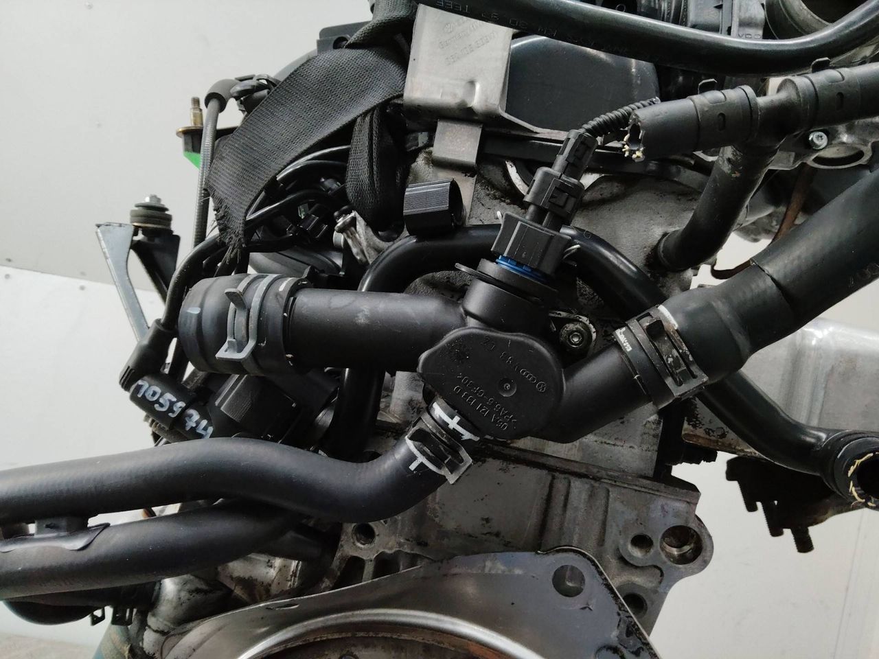 фланец (тройник) системы охлаждения Audi A3 8L 1997, 1.6 л., бензин, 06A121133